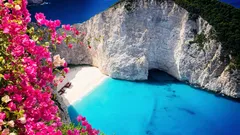 驚くほど魅力的な雰囲気なのに、観光客で大混雑しない：時間をかけてでも訪れたいギリシャの島8選